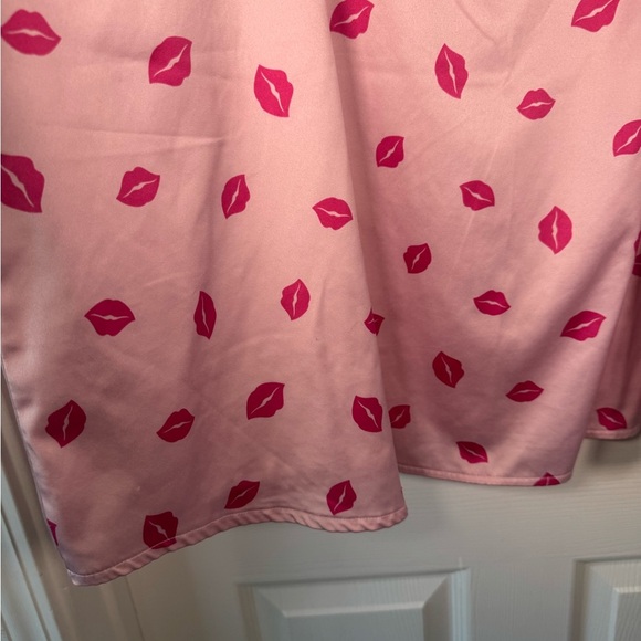 Torrid Sleep Satin Kissy Lips Cami Tank Top Hot Pink Women’s Size 3X - Picture 3 of 6